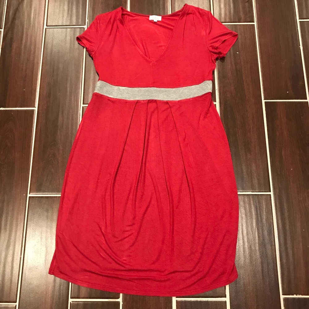 Red maternity dress